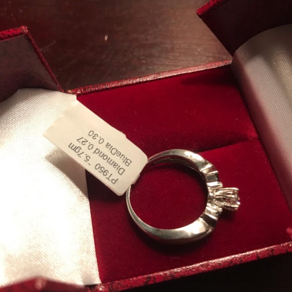 Engagement Ring with Certification - Picture 4 of 8